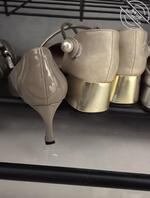 女同事我去她家找了个东西（一个人住），我拉开抽屉里还有跳蛋，真是骚逼2