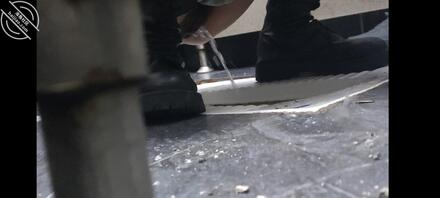 厕拍马丁靴00后（露脸），大阴唇小黑逼2