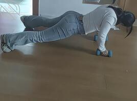 记录35岁极品熟女骚妈妈俯卧撑