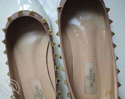 今天又玩到我跟我舅妈的骚鞋了 白天晚上各玩一双 全都射进去 舒服又刺激1