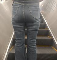 少妇紧身牛仔裤