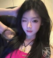 大家来评论一下她，评论的内容会让她看