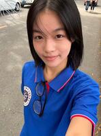 本人06年大学女友，打视频脱掉内裤掰开骚逼自慰，求重口辱骂（返图赏内裤）1