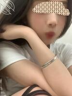 骚女儿上晚自习的时候真空裙底好像被其他男同学看到了2