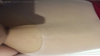 丝袜高跟老婆要找18厘米以上大鸡吧3P她，亮出你们鸡吧让老婆自己选！