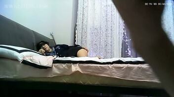 领导叫我出去应酬，喝的烂醉，回来看到姐姐在睡觉，忍不住跟他强行发生关系