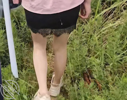 【兄妹户外乱伦】妹妹陪哥哥去户外钓鱼,中途勾引亲哥做爱,在河边露天激情。0