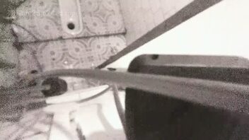 偷拍五十岁熟女妈妈洗澡