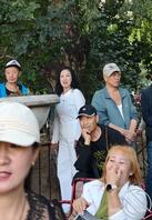 公园老头乐（这老逼这身白衣服看着还挺招操）2