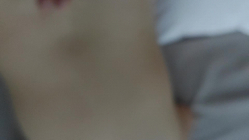 杭州贵妇自家小区对面飘窗放飞