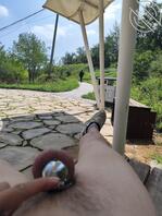 前锁后塞公园全裸露出，被老大爷盯着看0