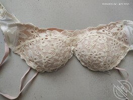 偷拍换衣服图片2