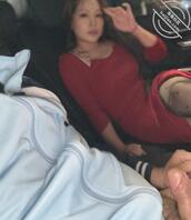 视频-小姨车里边接粉丝大哥电话边帮我口爆2