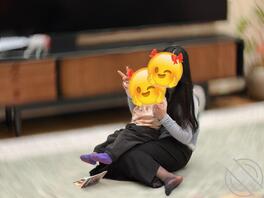 黑丝人妻带娃但丝袜裆部破了0