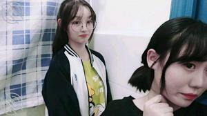 姐姐被绿帽男友曝光，我也好想草姐姐，能不能出出主意姐姐逼很粉嫩1