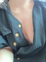 天气热的都不想穿衣服了