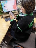 偷拍公司里面的三个骚母狗，这个作品更新了就不再更新了，因为没人评论没人看0