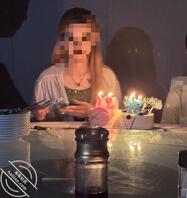 终于还是没忍住,掀开了女儿的内衣!1