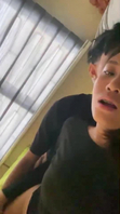 带牙套的黄头发妹妹