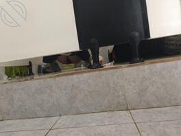 偷拍蜜雪冰城小妹上厕所2