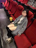 【奶气原创51】哥哥不在家，嫂子让我陪她去看电影0