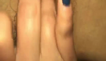 小骚货又自己高潮了