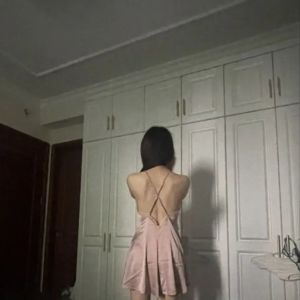 南宁市23岁极品模特 吴佳琪 清纯反差 情趣蕾丝套装 口交后入 震动棒狂欢！