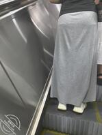 怼着灰色长裙和蓝色长裙美女肥臀拍，有视频1