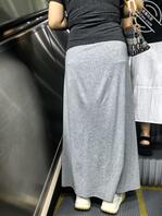 怼着灰色长裙和蓝色长裙美女肥臀拍，有视频2