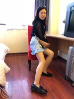 爱穿丝袜的反差眼镜妹，背地里是淫荡的母狗1