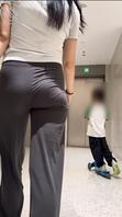 小朋友跑慢点 你妈妈的大屁股好会抖动 哥哥忍不住用金箍棒塞你妈妈水帘洞的2