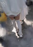 校园跟拍白丝美腿女大学生0