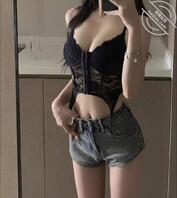 （原创）斥巨资帮兄弟们揭秘空姐名媛私底下的骚逼德行！按在沙发上操到求饶！2