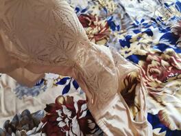 岳母卧室拿她奶罩撸一撸1