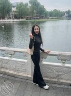 老婆的瑜伽裤出门回头率百分百，就喜欢被野男人看的感觉