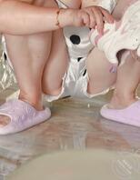 偷拍骚妻裆部美胸