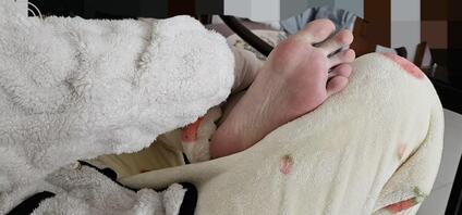 偷拍姐姐的白袜脚0