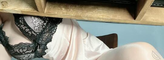 吃饭捡东西偷拍妈妈大腿2