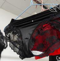 骚货的黑色蕾丝内裤  狠狠的打1