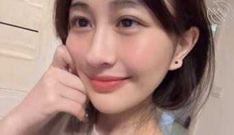 淫荡的反差女大最大的愿望是和妈妈一起伺候同一个男人0