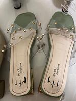 门没关紧主人在客厅刷视频直接进去拿走一次性拿个够 先打那双呢有没有想要的1