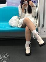 不知道美女穿没穿内内