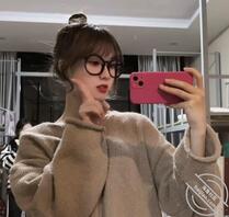 哥哥们 母狗好痒 可以对着我的骚逼射屏吗