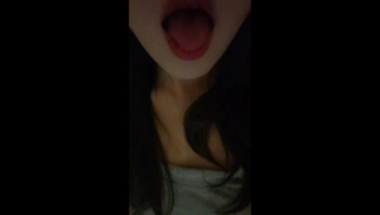 天津诱人女大宿舍自慰水超多顺着流