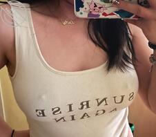 长沙某大学骚母猪大奶自拍