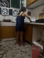 上次摸了妈妈的奶子，这次乘妈妈睡着了偷偷摸她的骚逼1