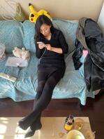 小姨干什么啊，在沙发上坐的好骚1