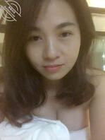 老婆的大胸很舒服2