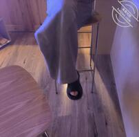 厕拍T模朋友上厕所 大长腿比我命还长0