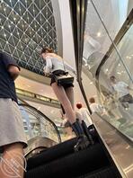 抄底一个小骚货差点被发现，回头看吓我一跳，应该是被发现了，0